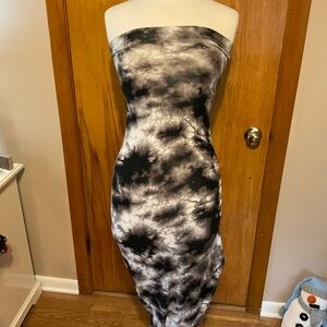 Almost Famous Branded Black & White Small Tie Dye Angle Bottomed Strapless Dress
